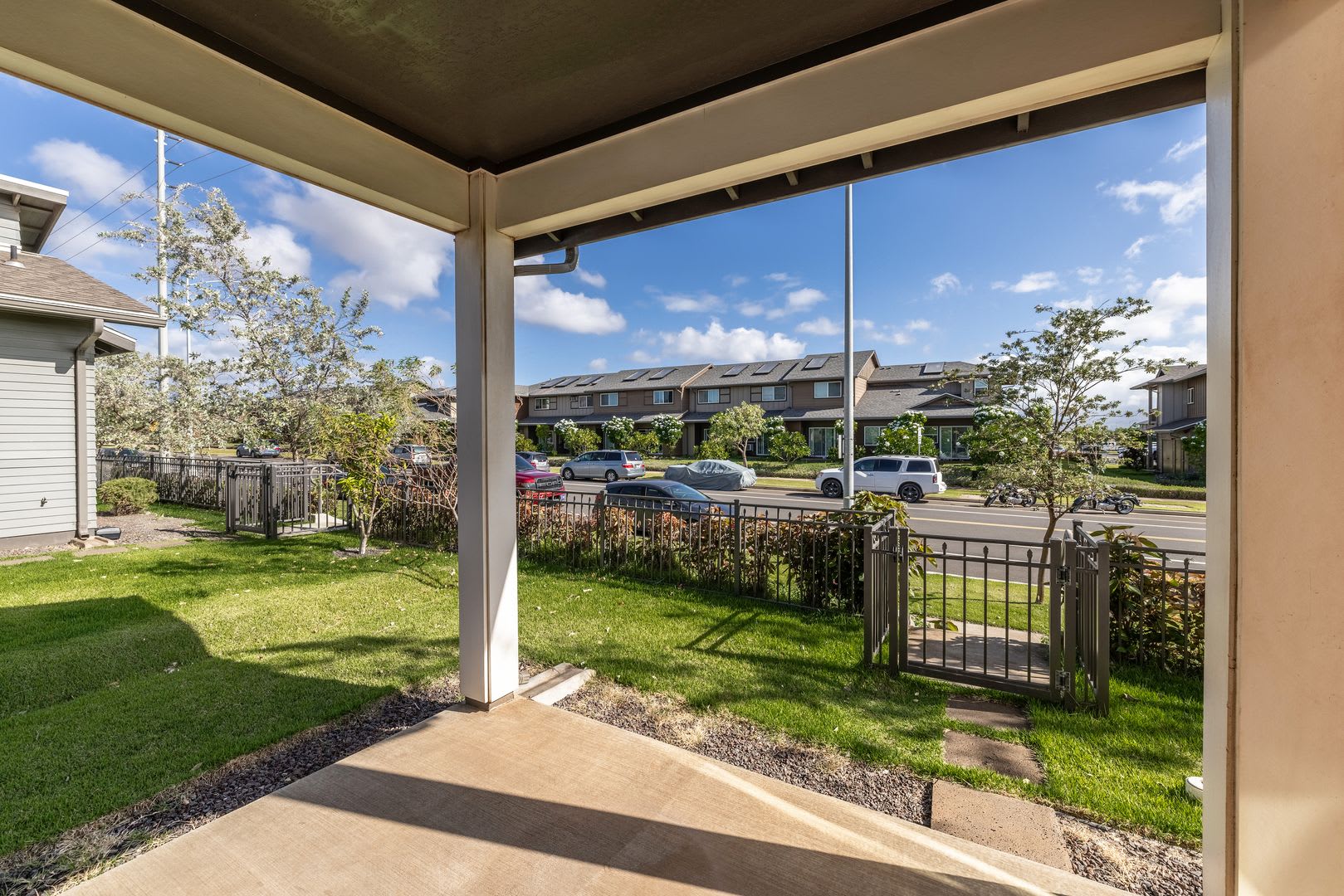 Stunning 3 Bedroom And 2 5 Bathroom Home In The Heart Of Liko At Ho Opili Prime Ewa Beach Location – photo 4