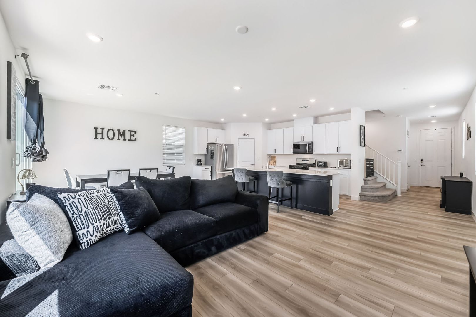 5-Bed, 3-Bath Beautiful Move-In Ready Home – photo 2