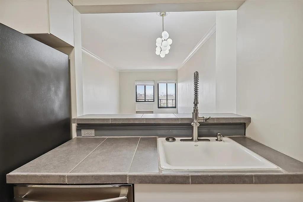 700 Pacific St – photo 2