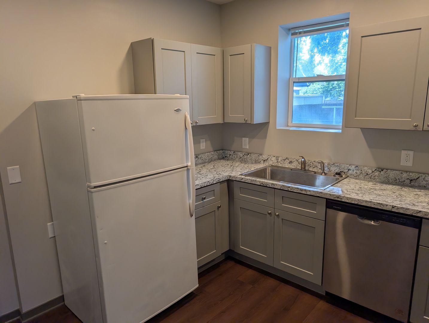 Fully Renovated 2 Bedroom 1 Bath Home – photo 4