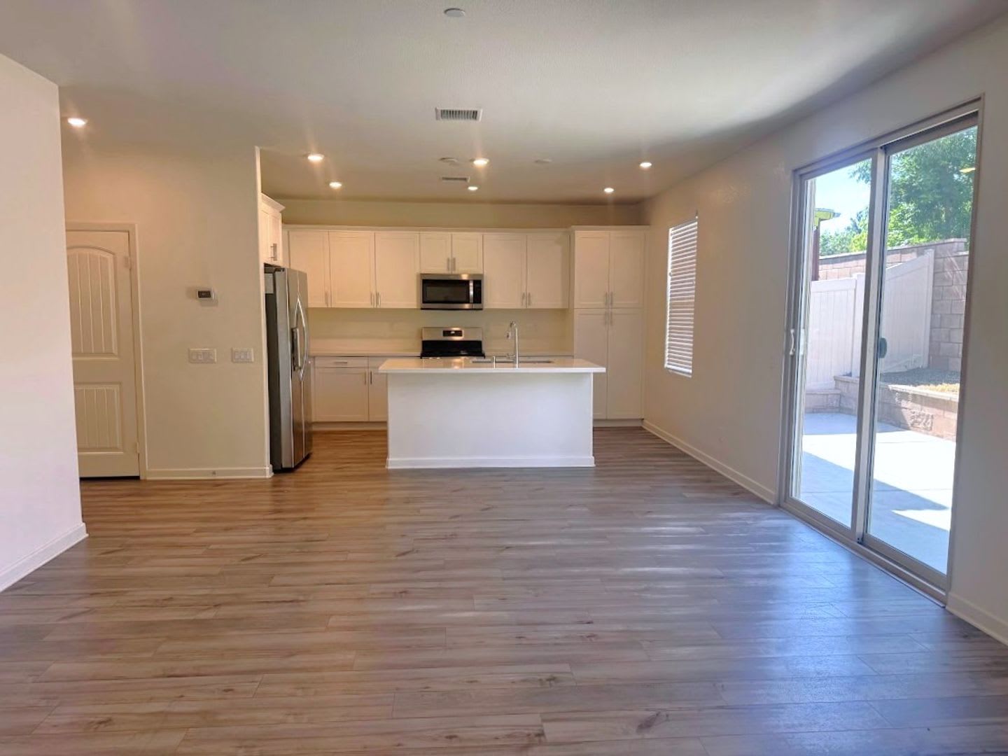 1014 W BUTTERCUP LN RIALTO 92376 (4 BED, 3 BATH) – photo 5