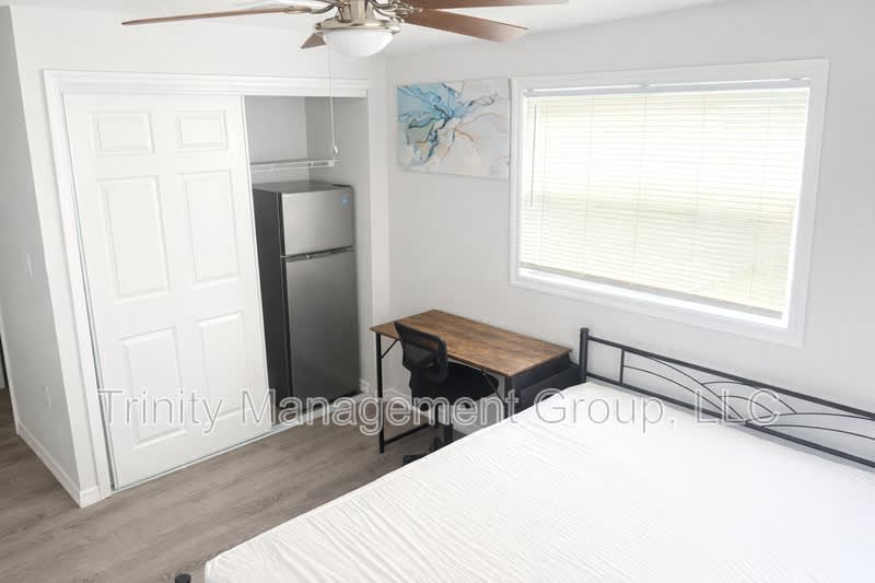 1509 Winding Way E – photo 5