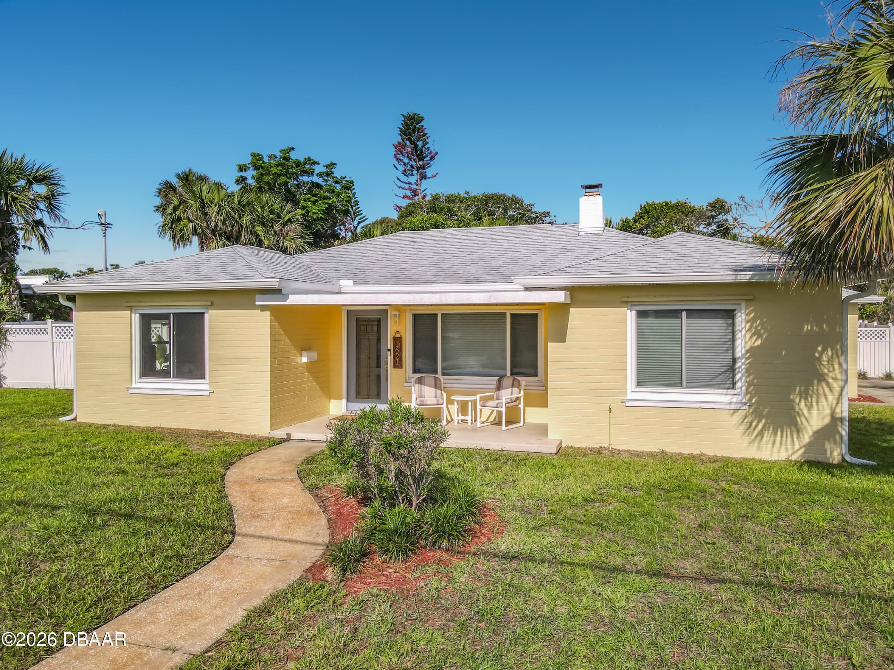 1621 N Oleander Avenue – photo 3