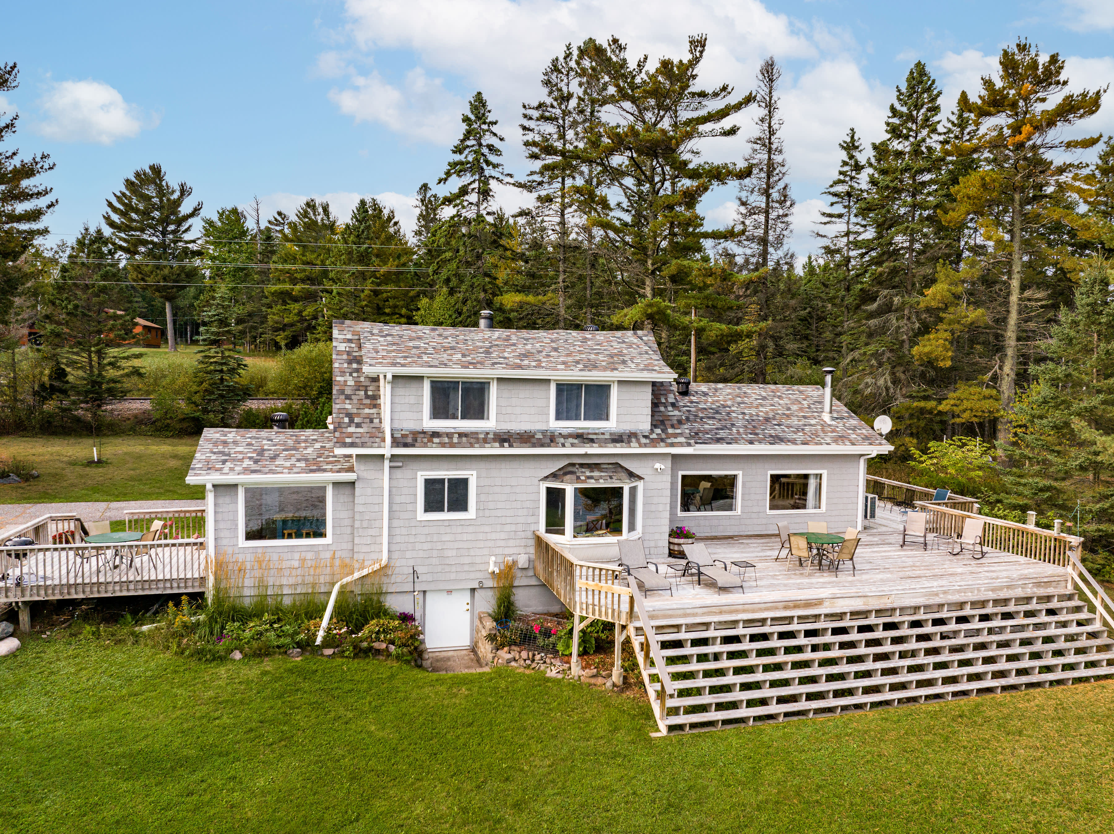 278 Scenic Dr Furnished 4 Br On Lake Superior – photo 2