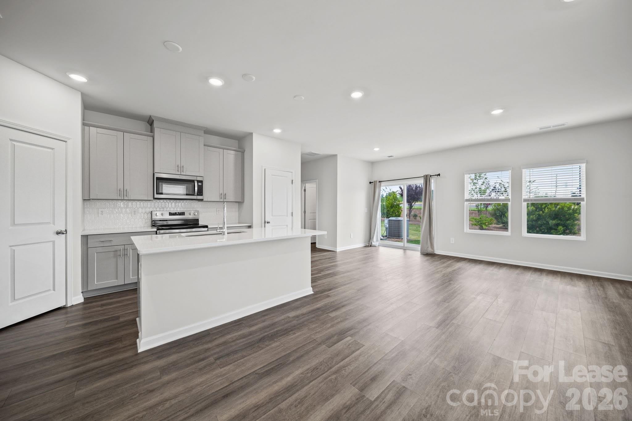 4080 County Down Avenue – photo 4