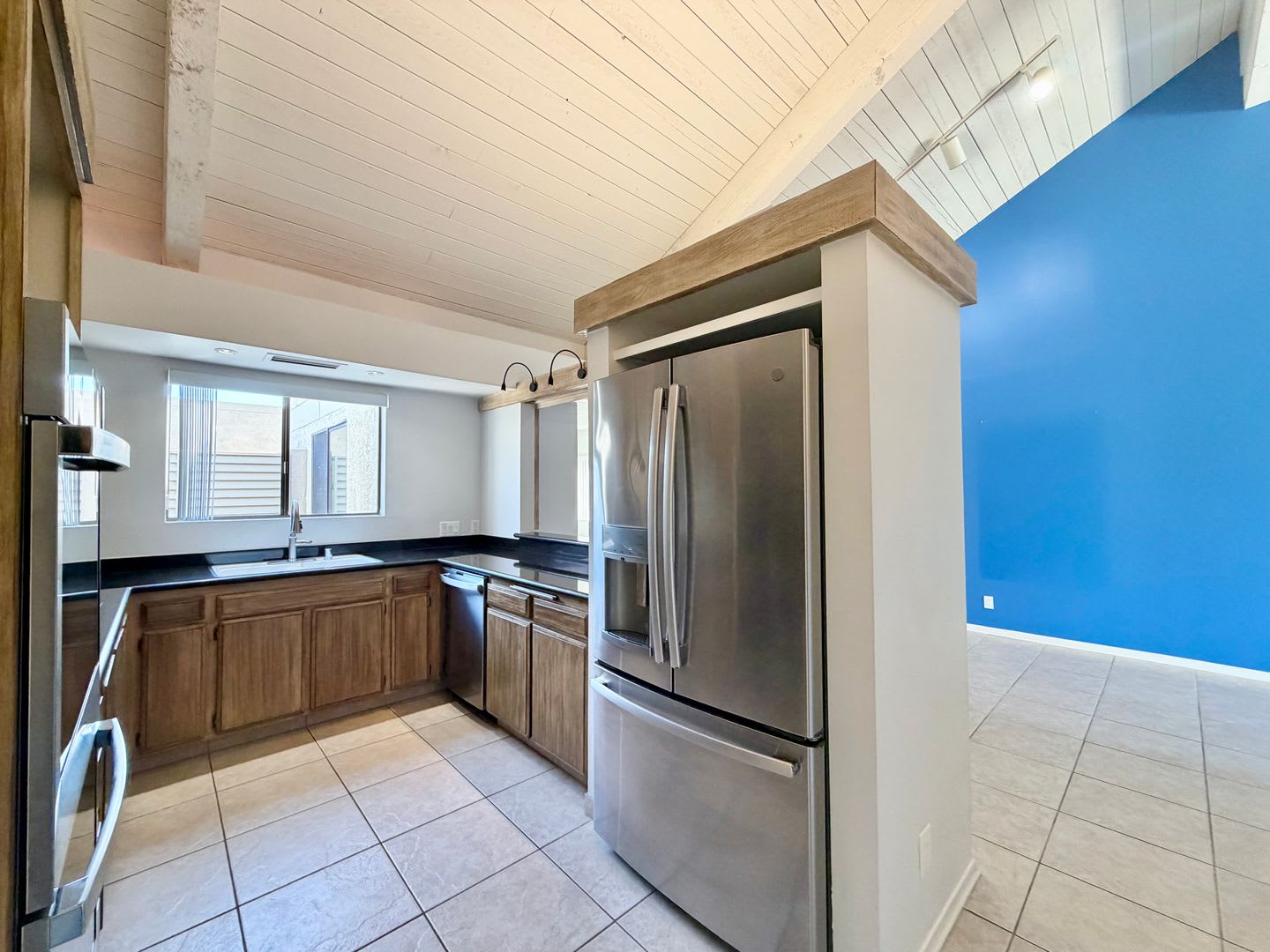 AVAILABLE NOW!!! BEAUTIFUL 2-Bedroom, 2-Bathroom Condo in Mission Hills! – photo 4