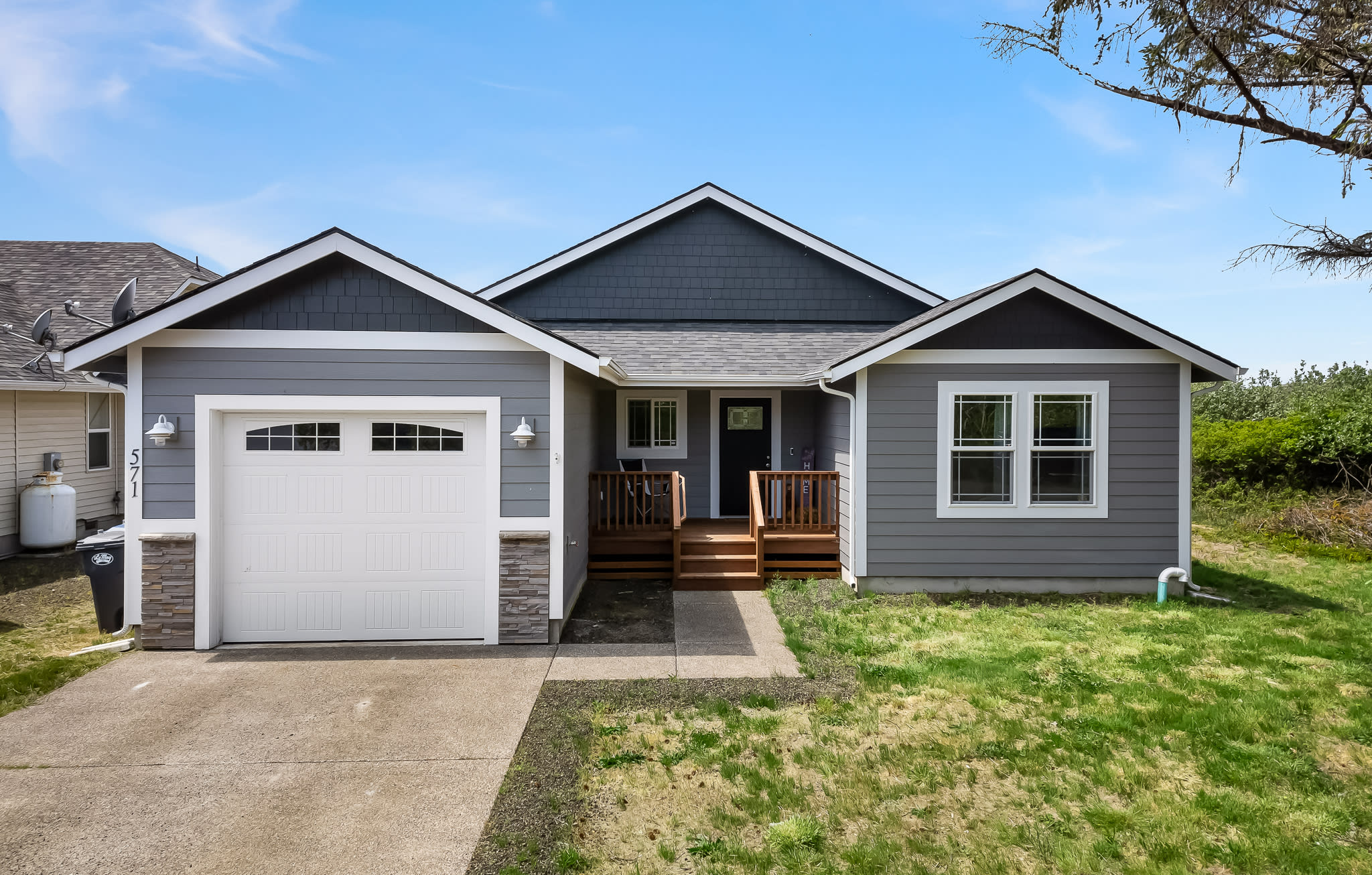 571 Puffin Avenue Northeast – photo 1