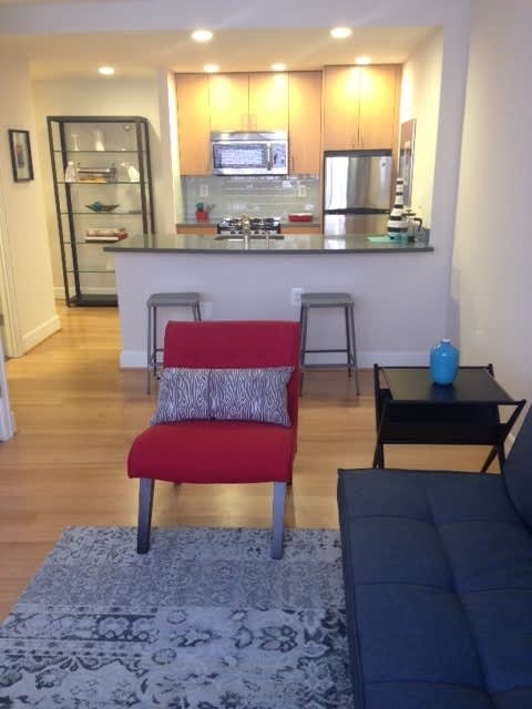 Sutton Plaza Apartments – photo 1
