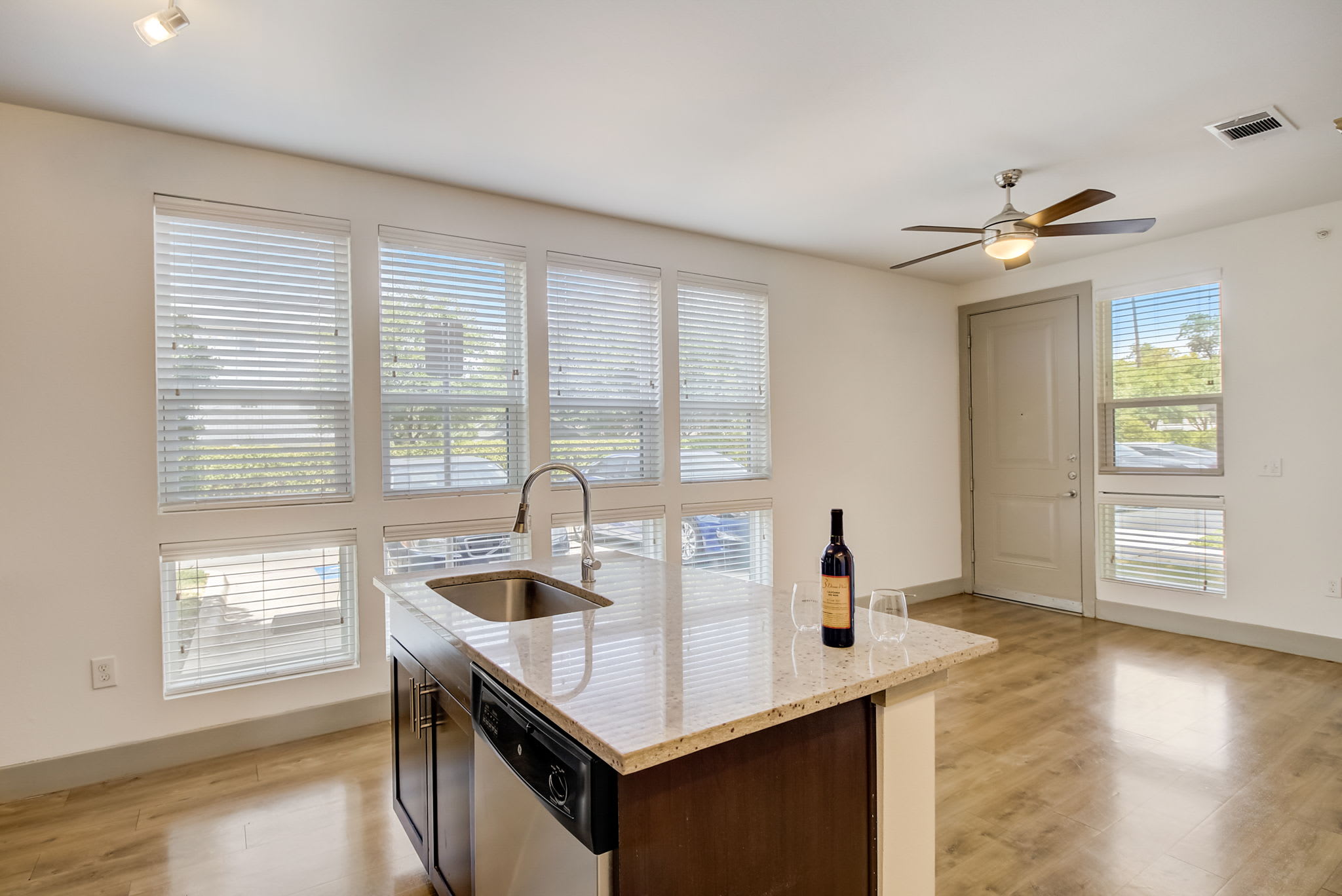 Loft + Row – photo 2