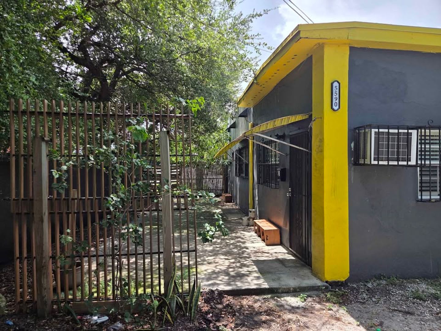 5575 NW 7 Av – photo 1
