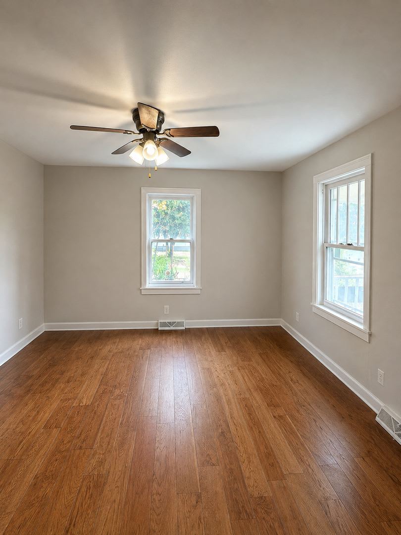 3 Bedroom/ 1.5 Bath Available Now! – photo 3