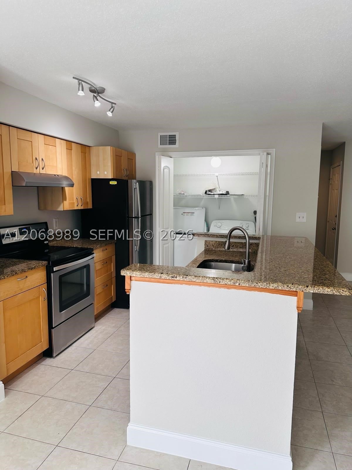 777 Riverside Dr – photo 3