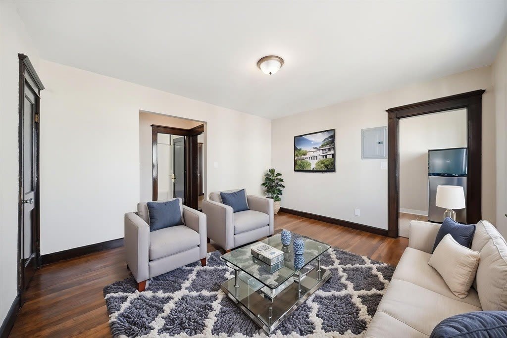 41 Richardson Ave – photo 1