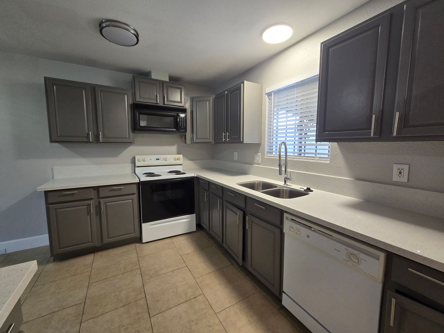 Beautifully Remodeled 2 Bedroom 2 Bath Townhouse At 560 Greenbriar Townhouse Way A Must See Gem – photo 5