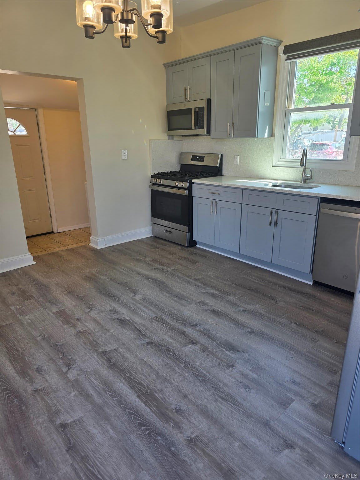 291 Uniondale Avenue – photo 4