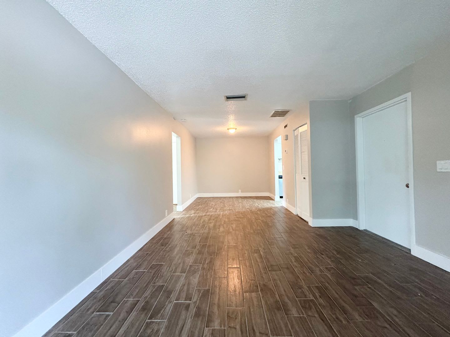 Nicely Updated 1/1 Condo in Winter Springs ~ Wood Plank Tile Floors and Large Screened Patio! – photo 2