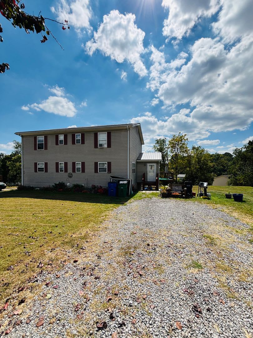 3 Bedroom, 2.5 Bath Duplex – photo 2