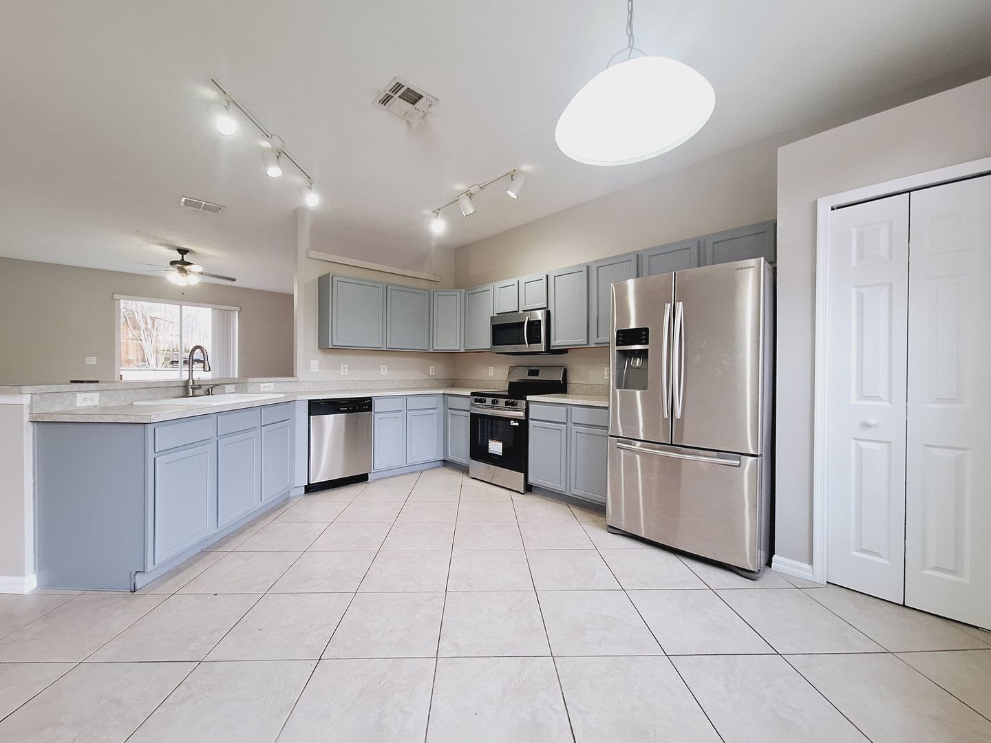 Dazzling 3 Bed, 2 Bath Updated Gem in Apopka – photo 2