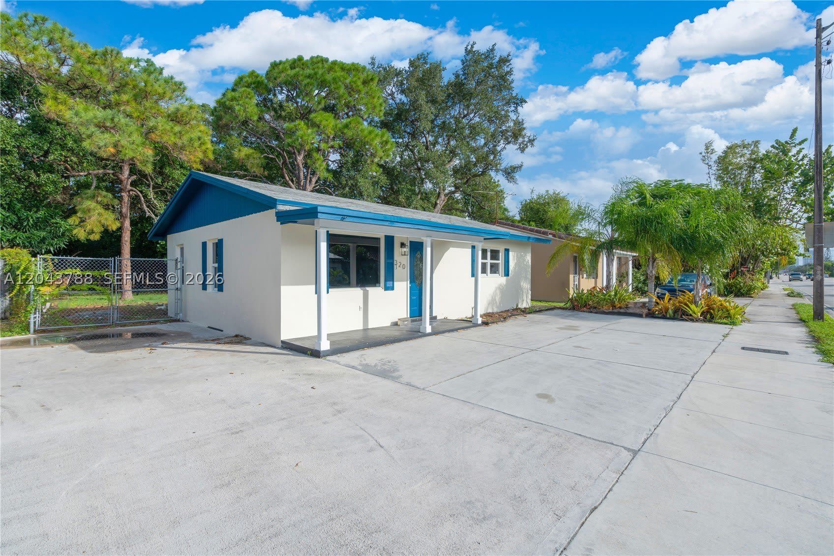 1320 N Andrews Ave – photo 2