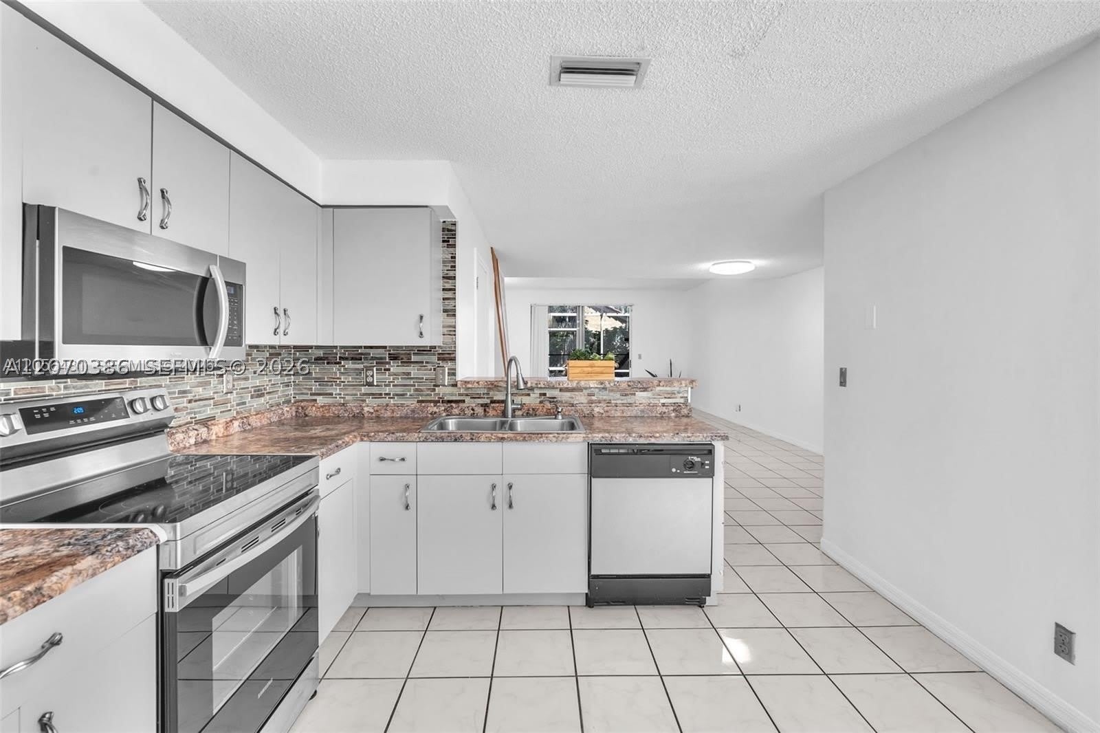 800 Sorrento Dr. – photo 3