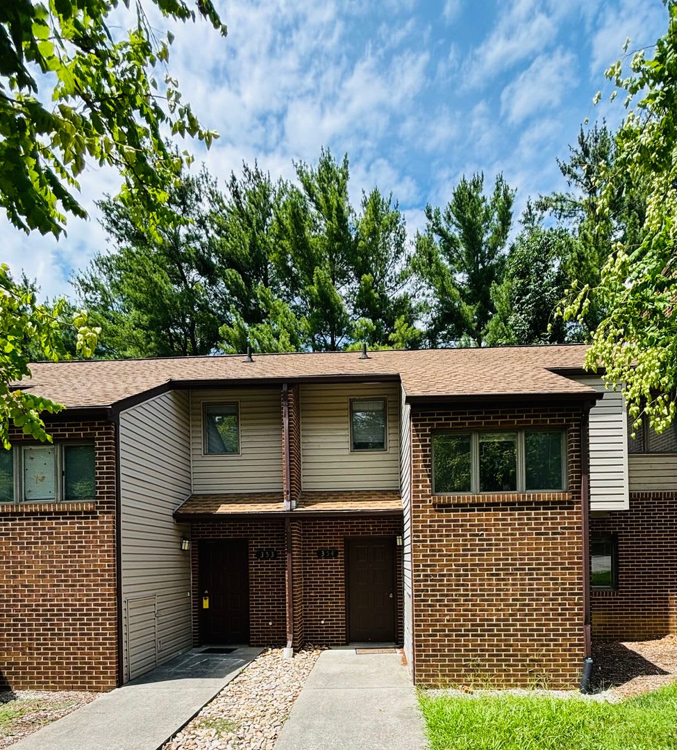 3 Bedroom 2.5 Bath Townhouse – photo 2