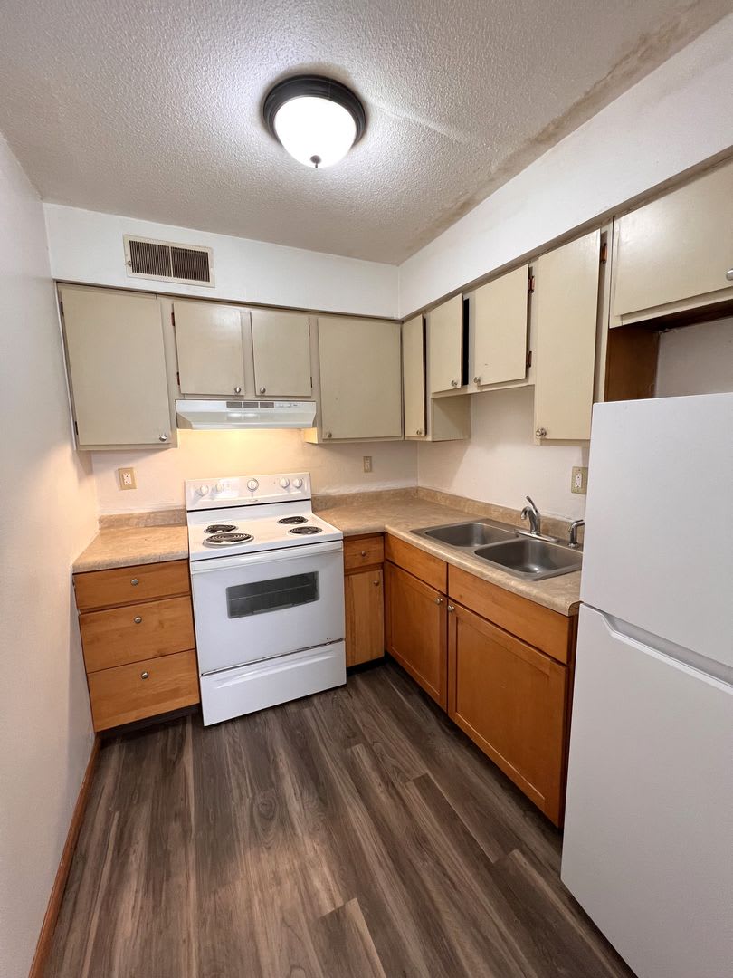 Freshly Renovated 1 Bedroom 1 Bath Unit – photo 3
