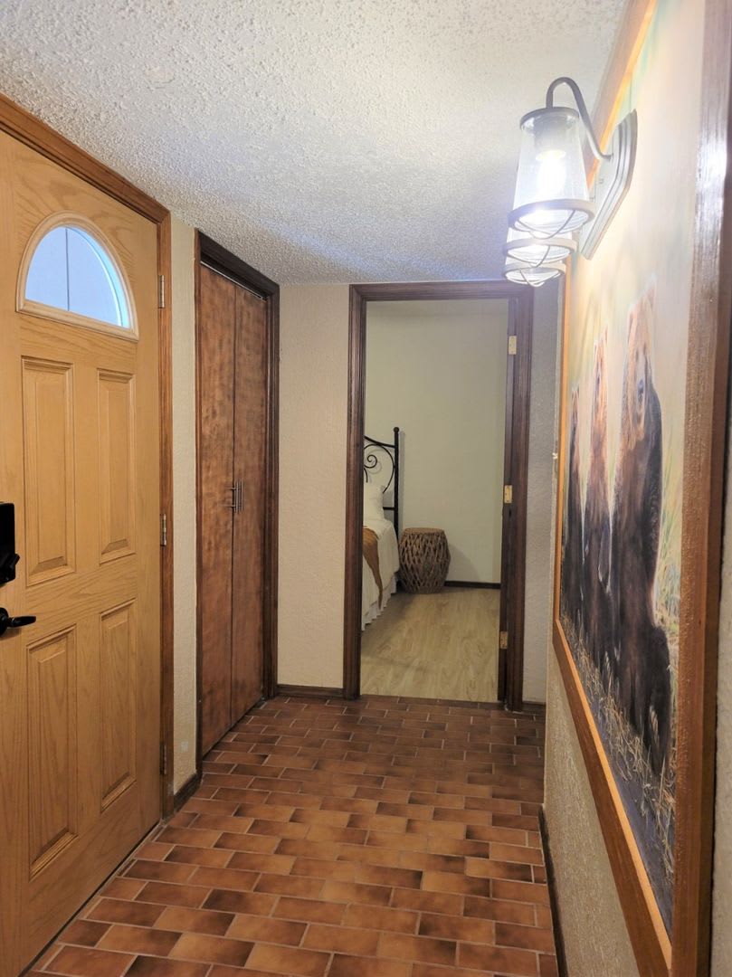MOVE IN SPECIAL!!! Large Townhome with Views of Sierra Blanca and IMG lake – photo 3