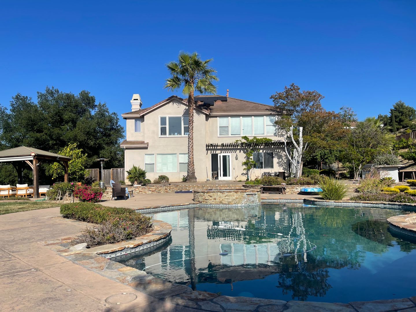 Spectacular 2 story home w/pool/spa/bulit in BBQ, fire pit and Bocci ball court – photo 1