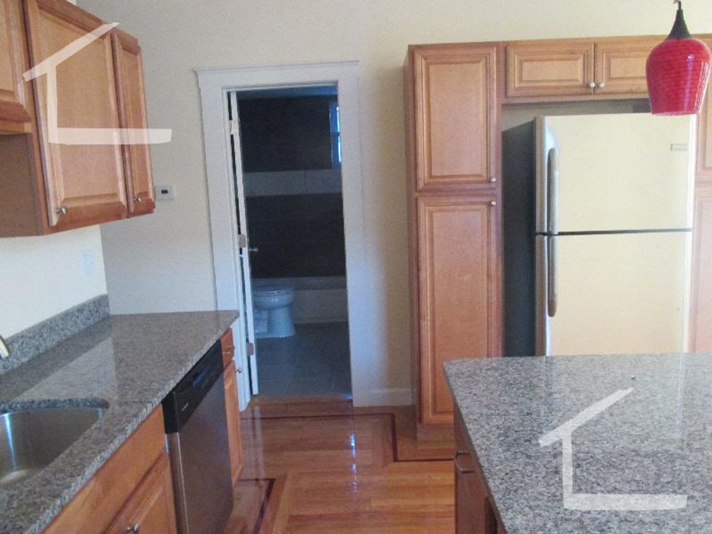 Nicely renovated 3 bed next to Brookline Village. – photo 1