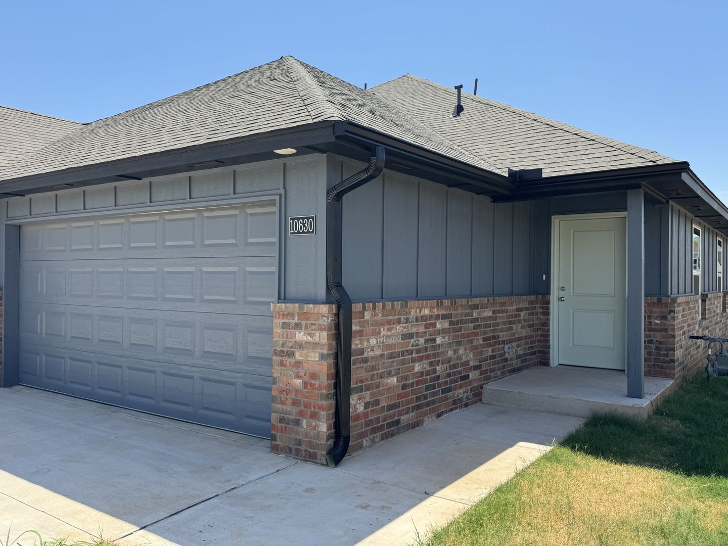 Brand New Stunning and Spacious 3 Bedroom 2 Bath Duplex in Mustang Schools – photo 1