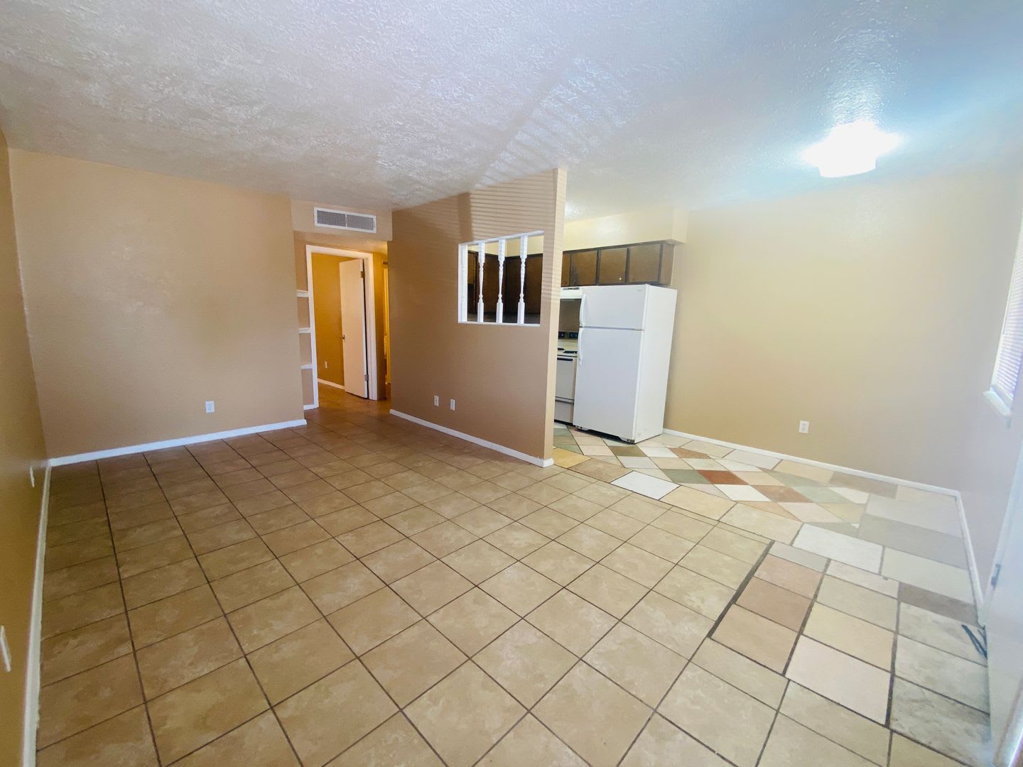 1 Bedroom 1 bath unit available now! – photo 2
