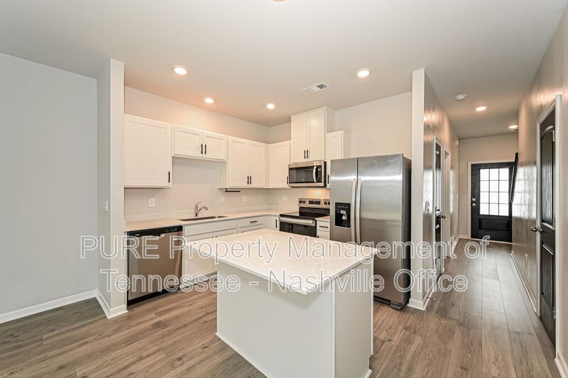 405 Augustine Dr – photo 2