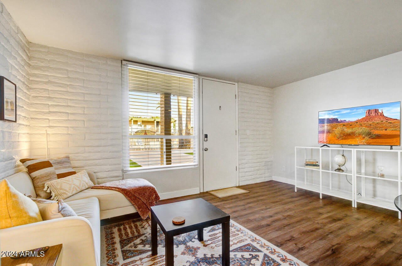3737 E TURNEY Avenue – photo 2