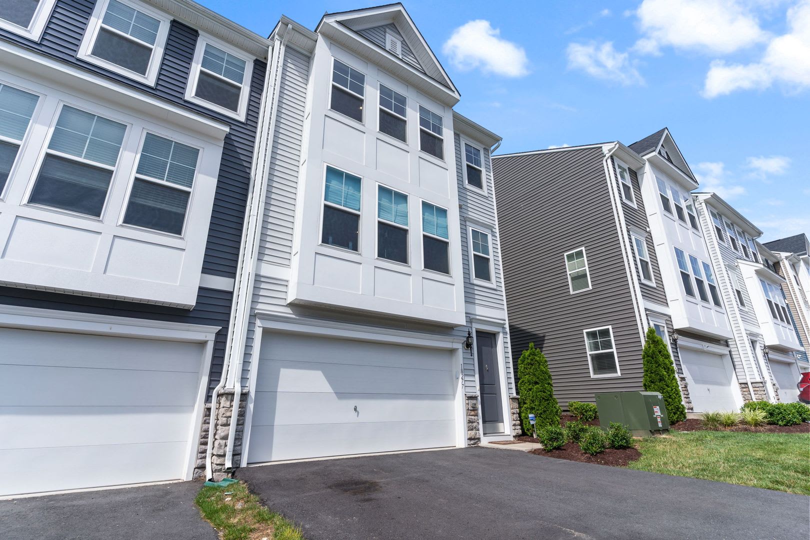 Stunning End Unit Townhome – photo 4