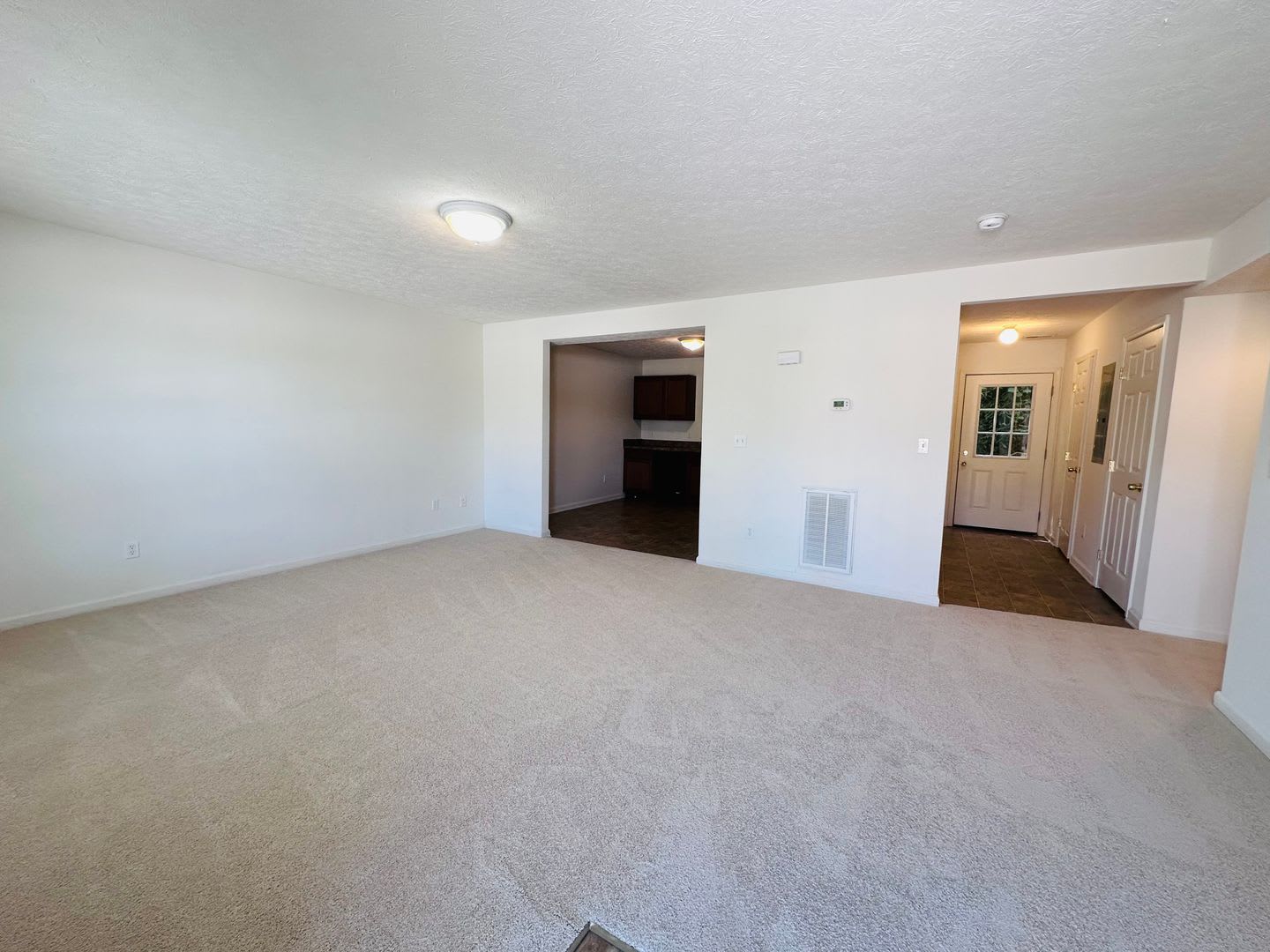 3 Bedroom 2.5 Bath Townhouse – photo 2
