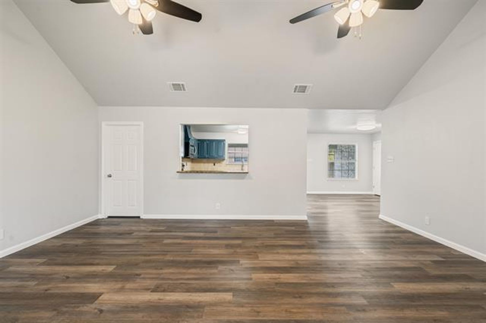 Beautifully Refreshed 3 Bedroom Home With In Ground Liner Pool – photo 5