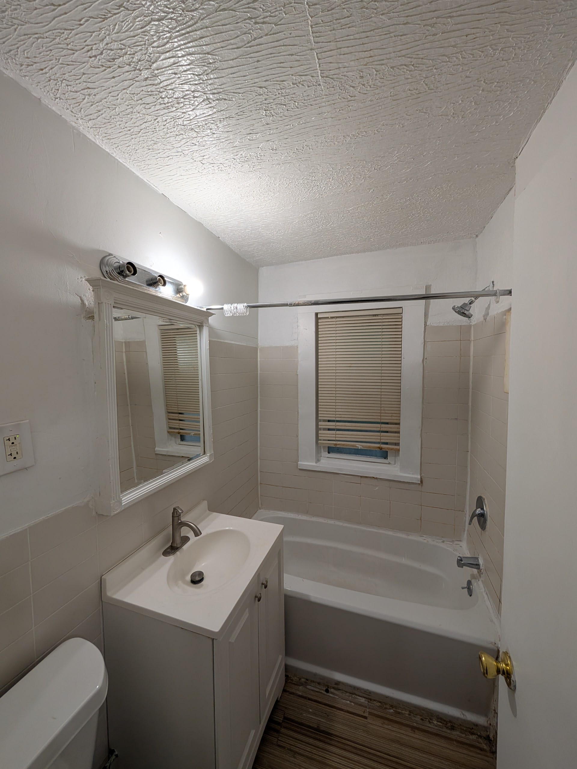 1882 Marloes Ave – photo 4