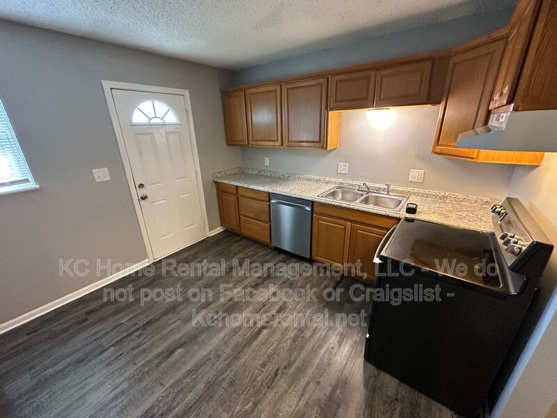 9215 E 54th St – photo 5