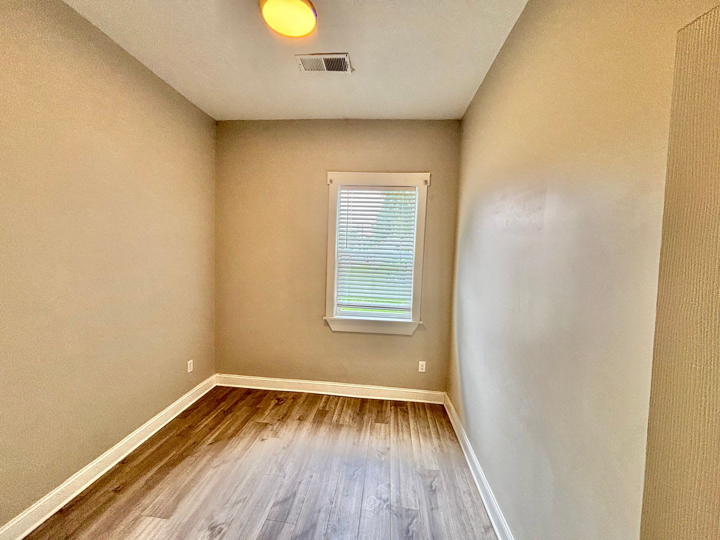 513 S 24Th Street 2 Bedroom House Fenced Yard Off Street Parking Pets Okay – photo 3