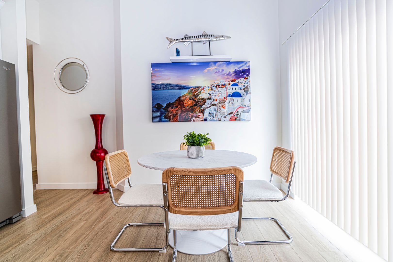 Spacious Fully Furnished 3Br 3Ba Home In A Quiet Neighborhood Near Downtown And Beaches Featuring Private Baths Outdoor Seating Areas Fenced Yard And Modern Comforts Perfect For Short Or Long Term Stays – photo 5