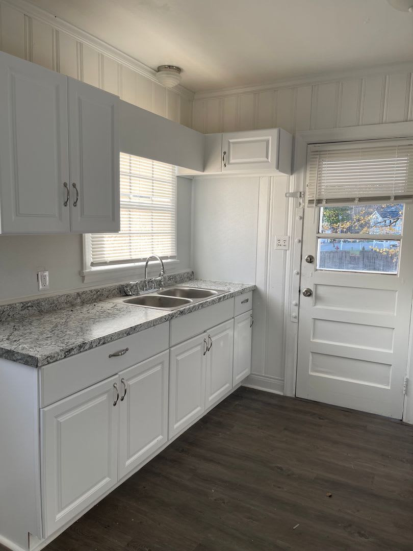 Charming 3BR, 1BA Home in Creedmoor! – photo 4