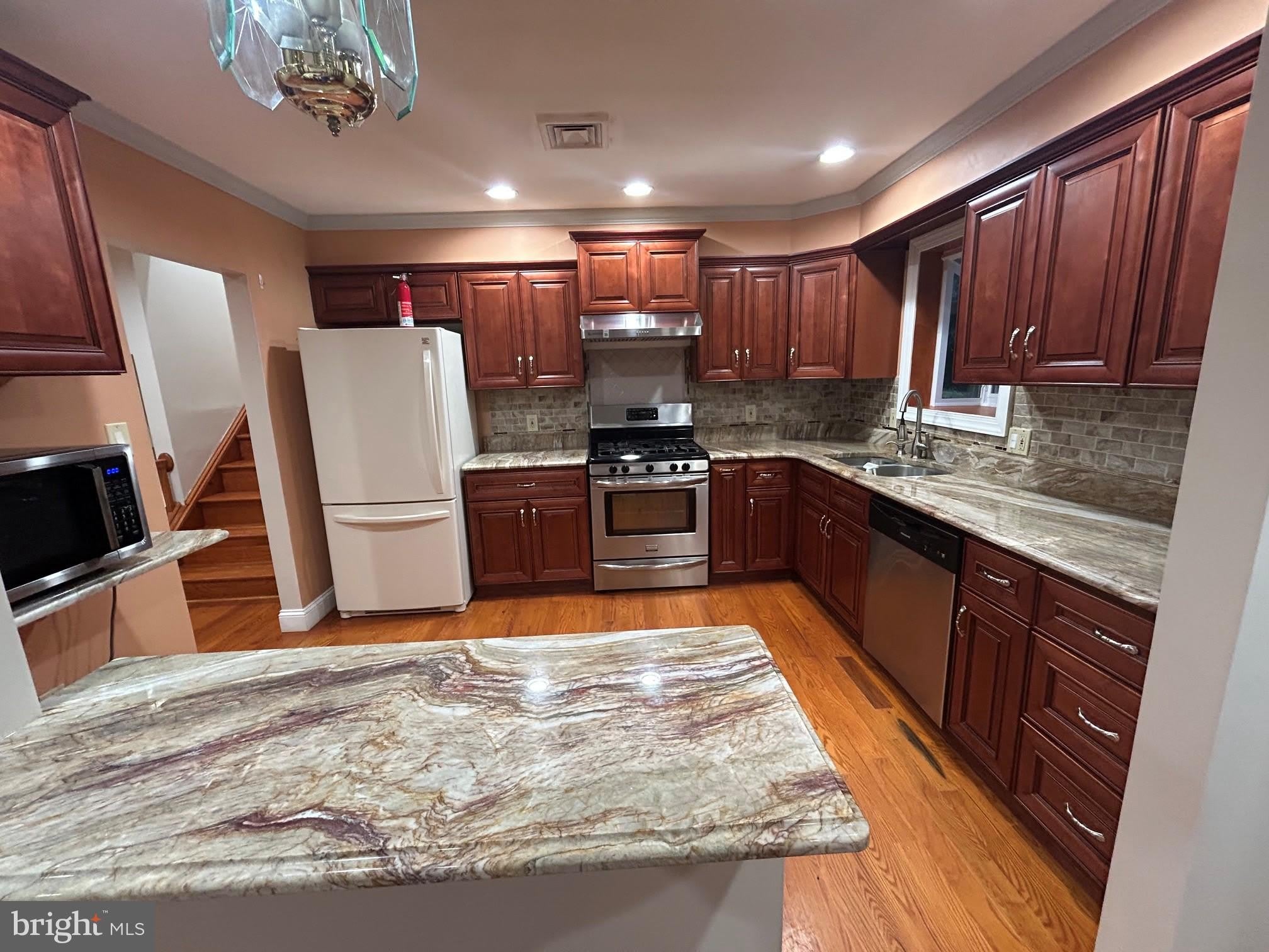 3131 CLIVE Avenue – photo 2