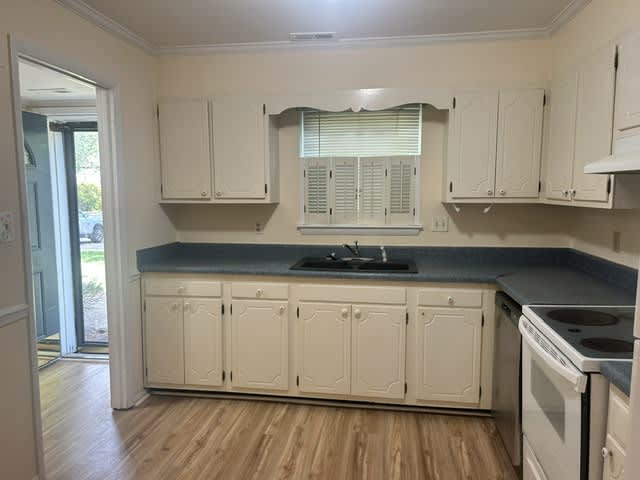 1205 Manassas Ct – photo 2