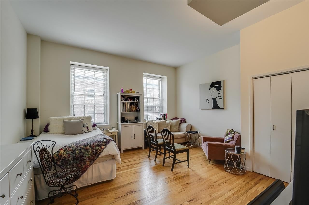 341 MONMOUTH ST – photo 2