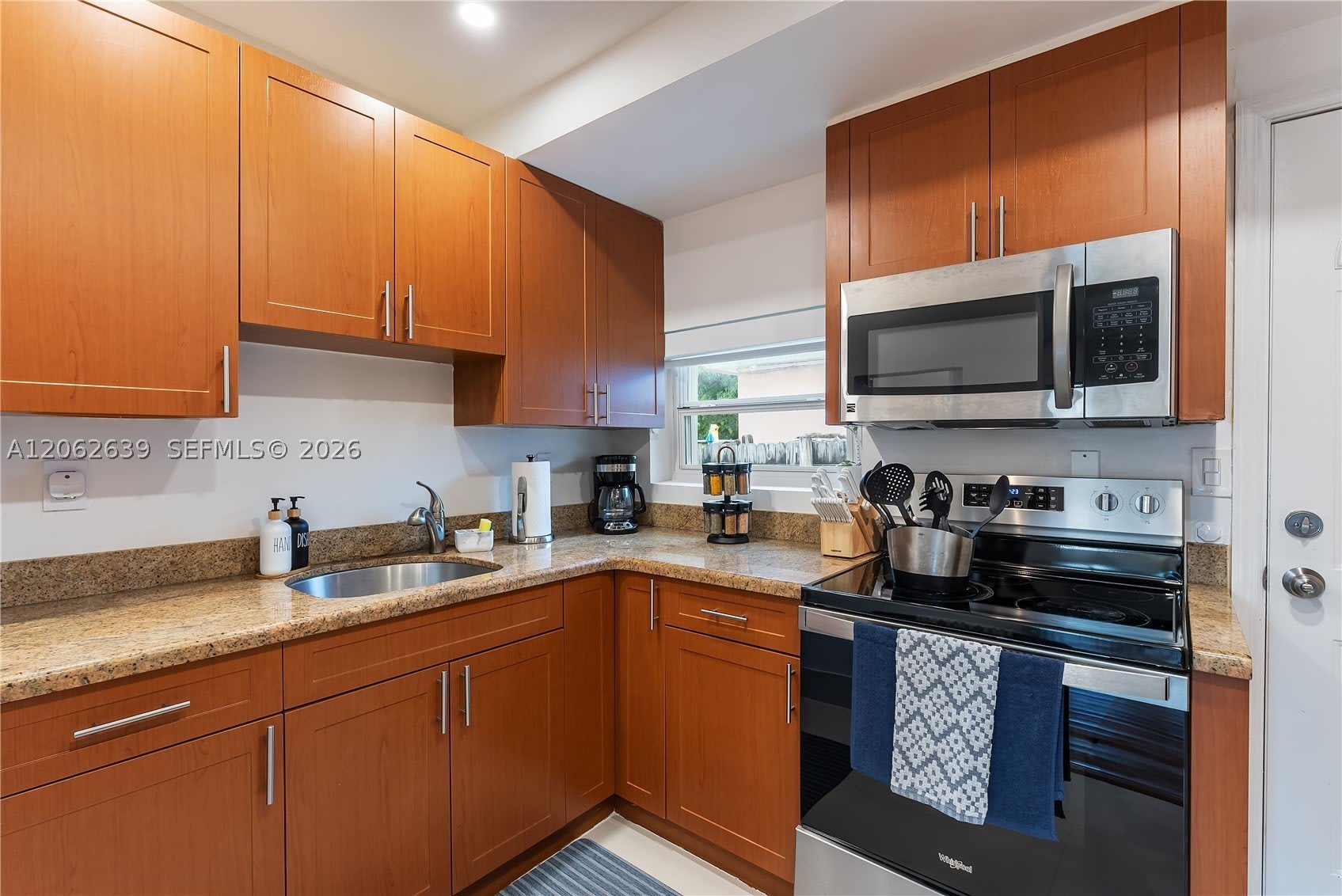 2102 SW 31st Ave – photo 5