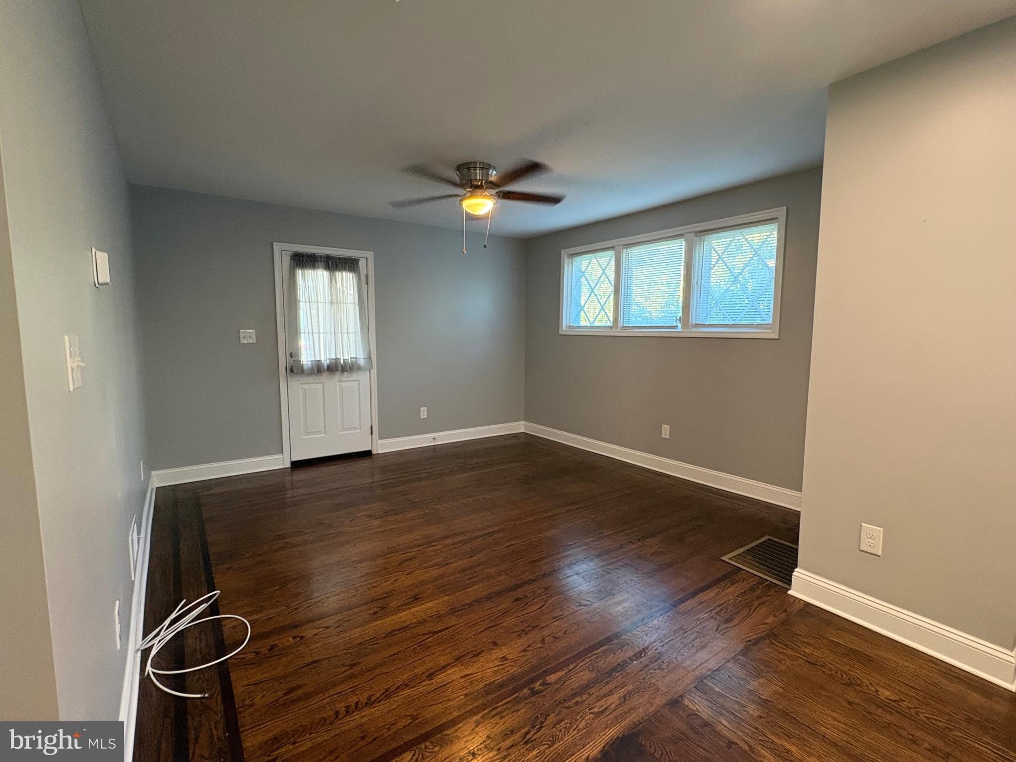 512 JESSAMINE Avenue – photo 5