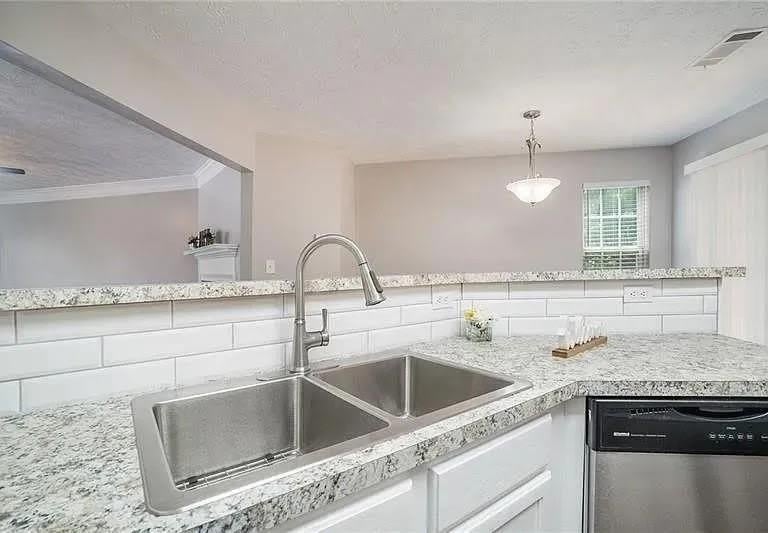 6531 Charter Way – photo 4
