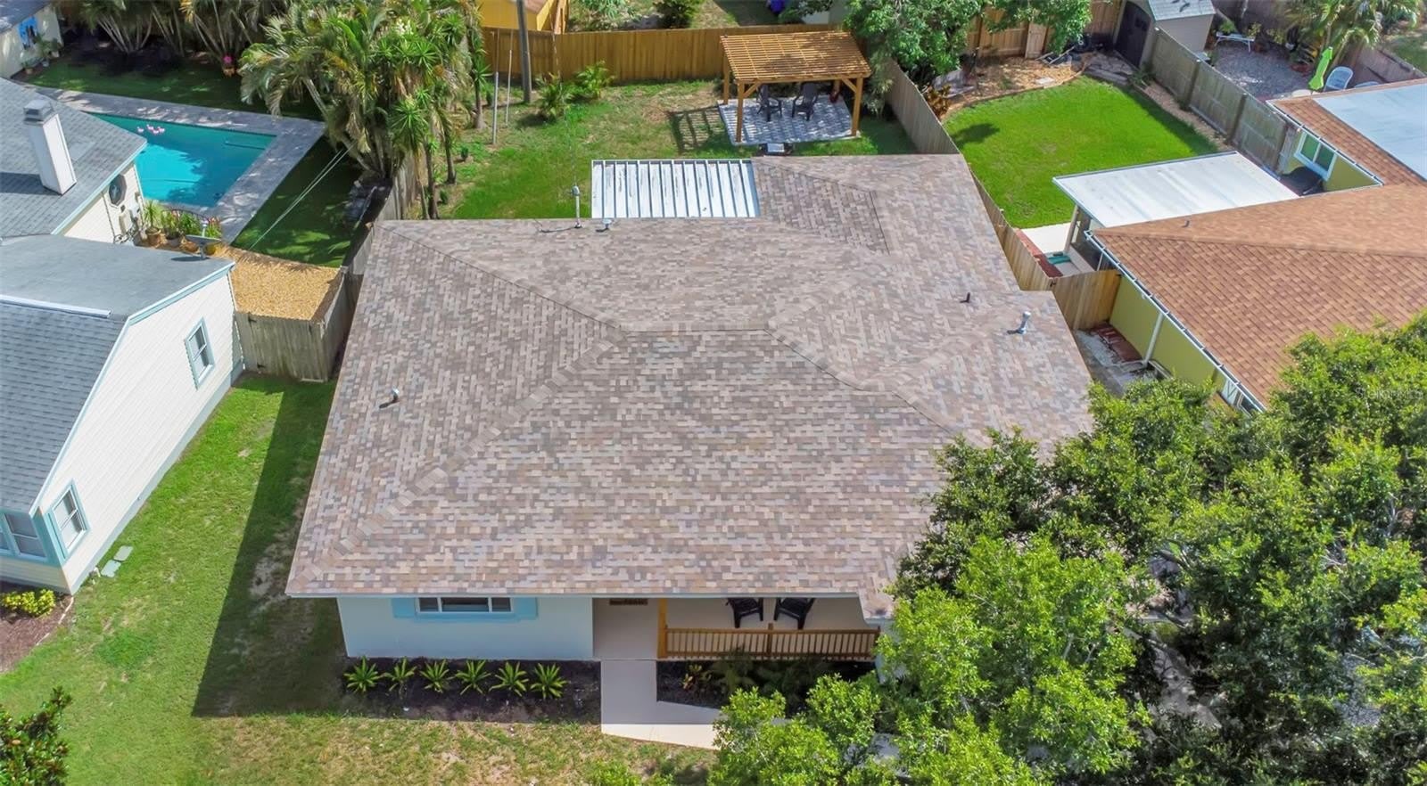 245 GROVE CIR N – photo 5