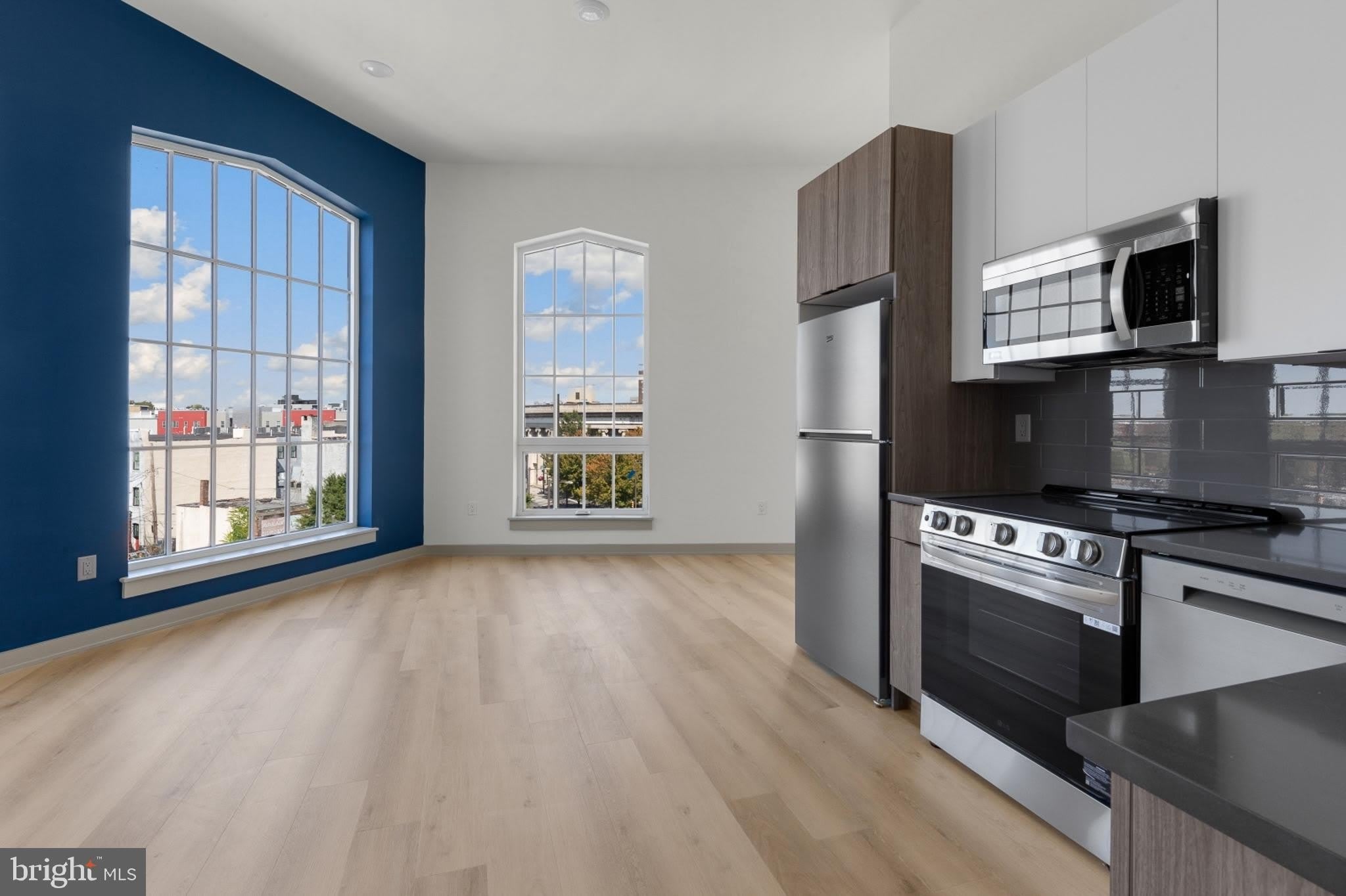 689 N BROAD Street – photo 4