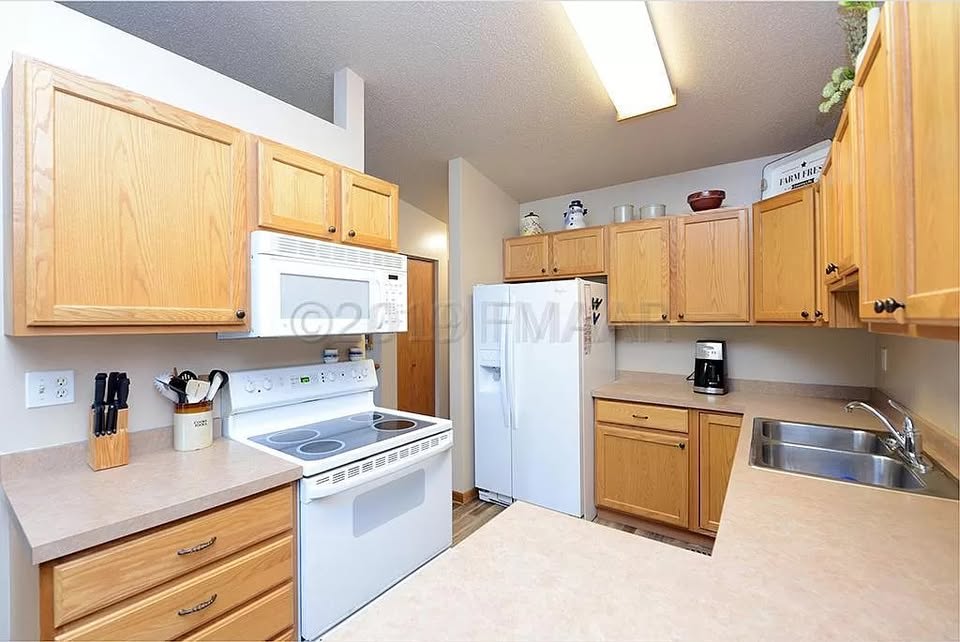 2565 Amber Valley Ct – photo 3